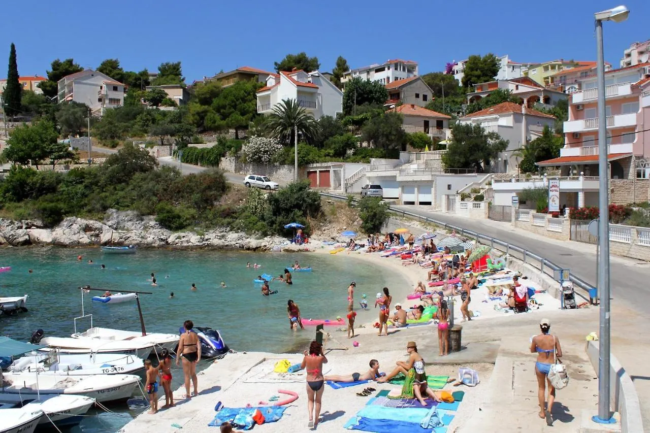 Apartments With A Parking Space Mavarstica, Ciovo - 17803 Trogir