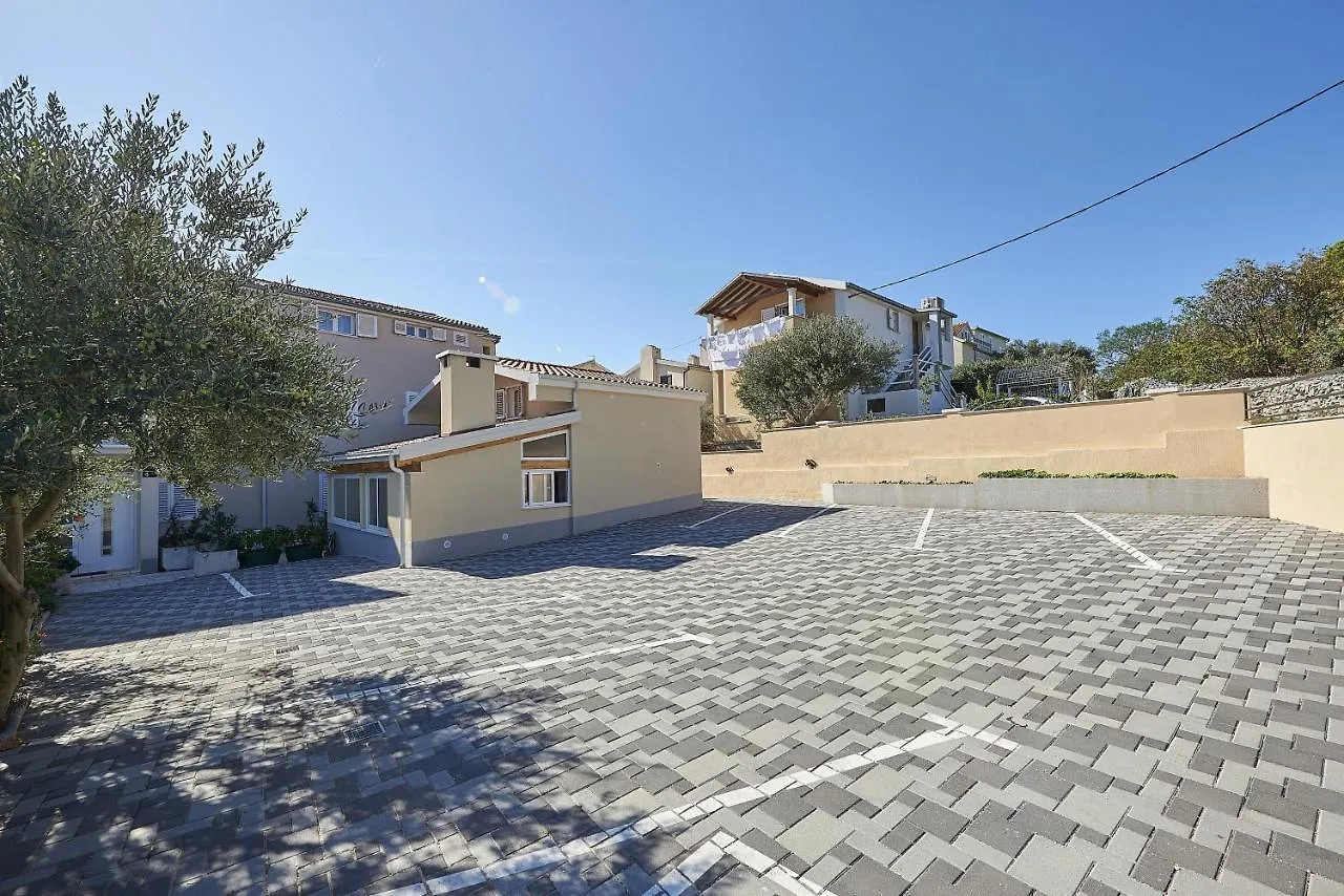Apartments With A Parking Space Mavarstica, Ciovo - 17803 Trogir