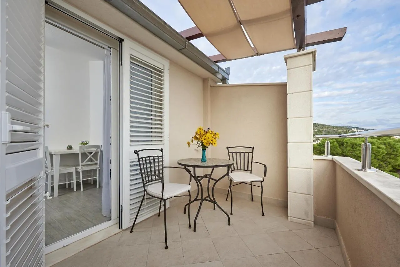 Apartments With A Parking Space Mavarstica, Ciovo - 17803 Trogir