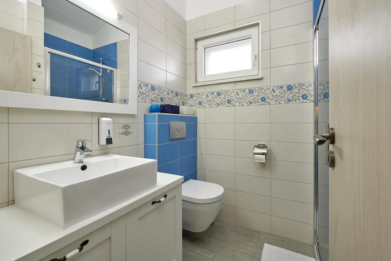 Apartments With A Parking Space Mavarstica, Ciovo - 17803 Trogir