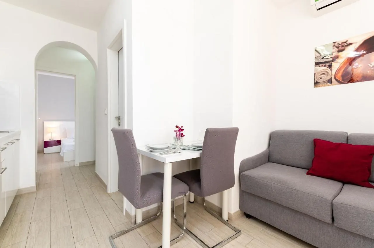 Apartments With A Parking Space Mavarstica, Ciovo - 17803 Trogir